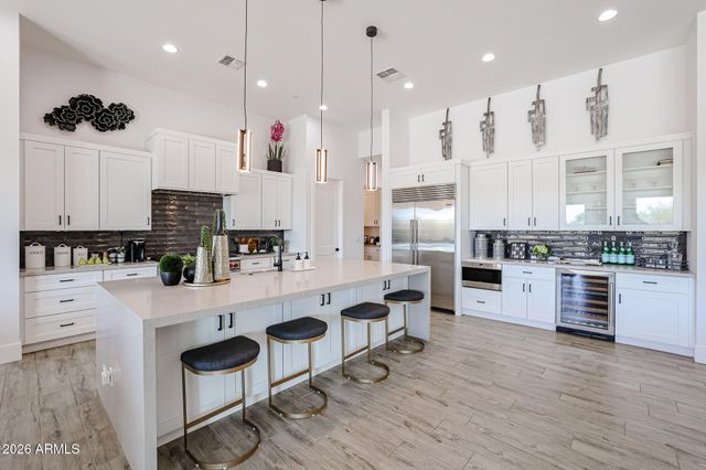 1612 E CREEK CANYON Road, Phoenix, AZ 85086