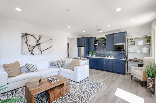 1612 E CREEK CANYON Road, Phoenix, AZ 85086
