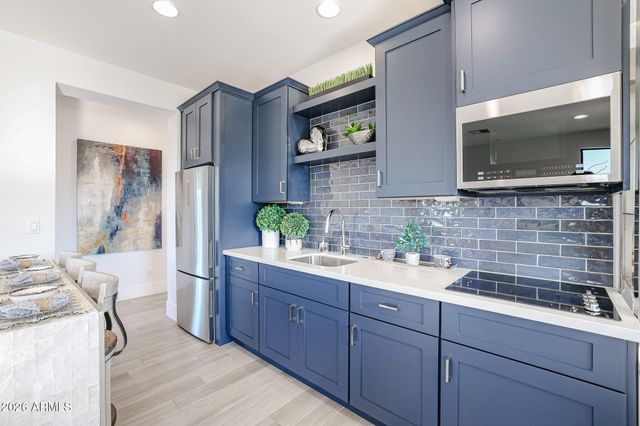 1612 E CREEK CANYON Road, Phoenix, AZ 85086