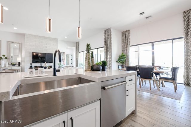 1612 E CREEK CANYON Road, Phoenix, AZ 85086