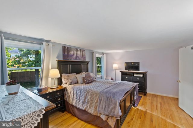 2 BROOMALL CT, Silver Spring, MD 20906