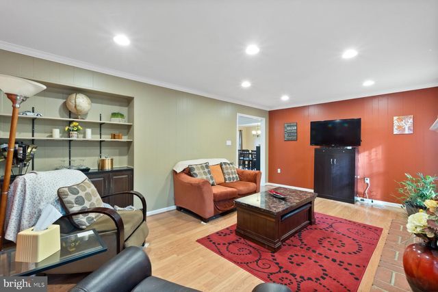 2 BROOMALL CT, Silver Spring, MD 20906