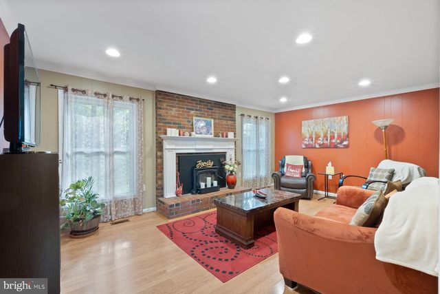 2 BROOMALL CT, Silver Spring, MD 20906