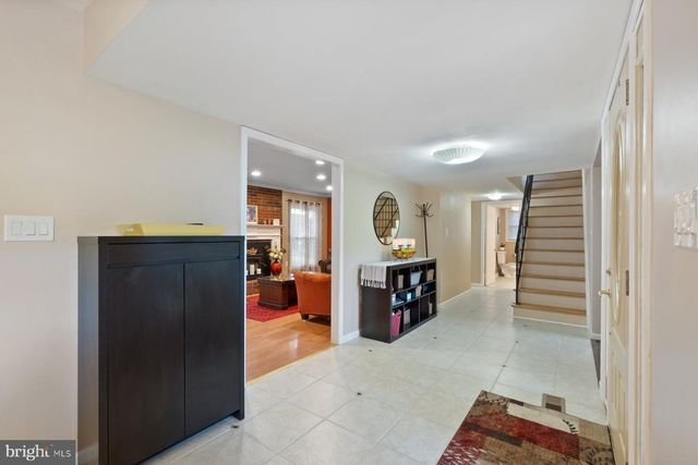 2 BROOMALL CT, Silver Spring, MD 20906