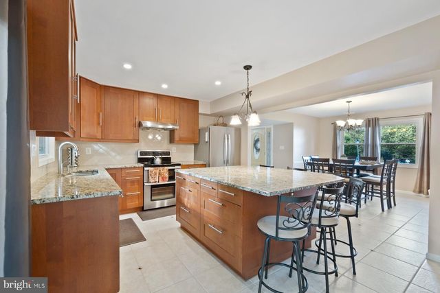 2 BROOMALL CT, Silver Spring, MD 20906