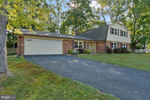 2 BROOMALL CT, Silver Spring, MD 20906