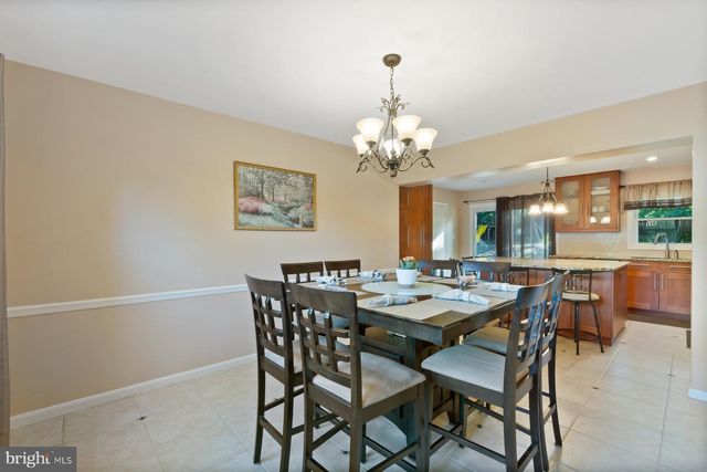 2 BROOMALL CT, Silver Spring, MD 20906