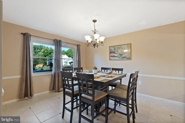 2 BROOMALL CT, Silver Spring, MD 20906