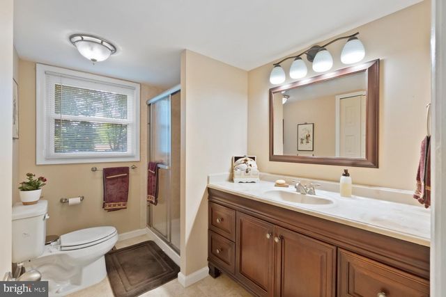 2 BROOMALL CT, Silver Spring, MD 20906