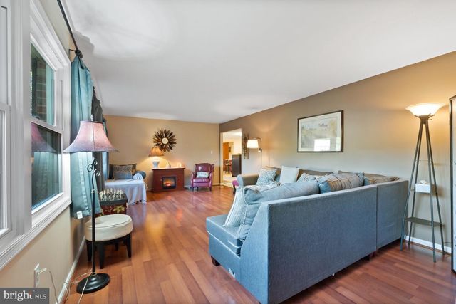 2 BROOMALL CT, Silver Spring, MD 20906