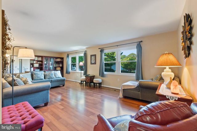 2 BROOMALL CT, Silver Spring, MD 20906