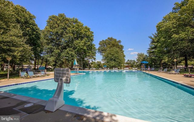 2 BROOMALL CT, Silver Spring, MD 20906