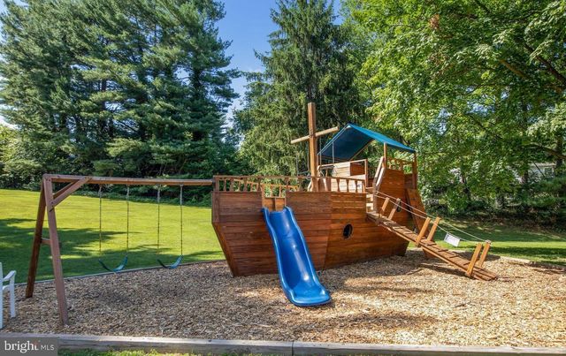 2 BROOMALL CT, Silver Spring, MD 20906