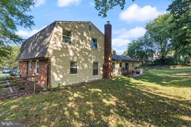 2 BROOMALL CT, Silver Spring, MD 20906