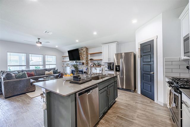 246 Dusty Bridle Lane, Rosharon, TX 77583