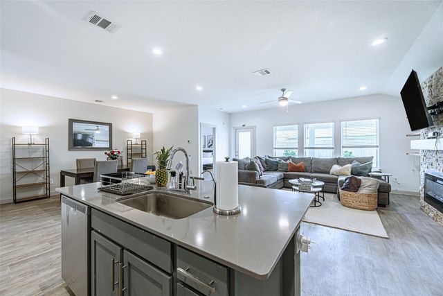 246 Dusty Bridle Lane, Rosharon, TX 77583