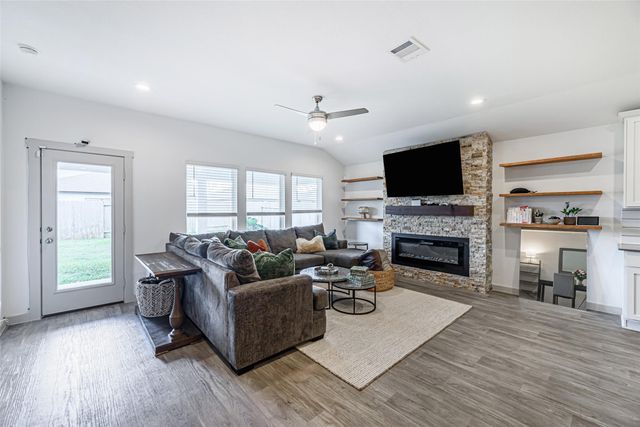 246 Dusty Bridle Lane, Rosharon, TX 77583