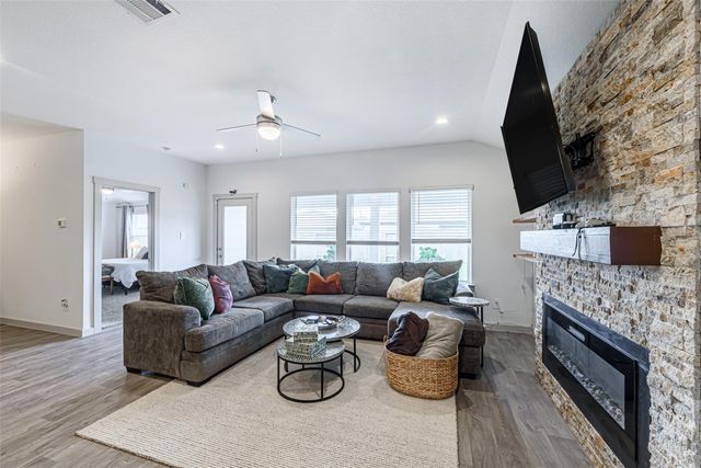 246 Dusty Bridle Lane, Rosharon, TX 77583