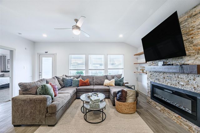 246 Dusty Bridle Lane, Rosharon, TX 77583