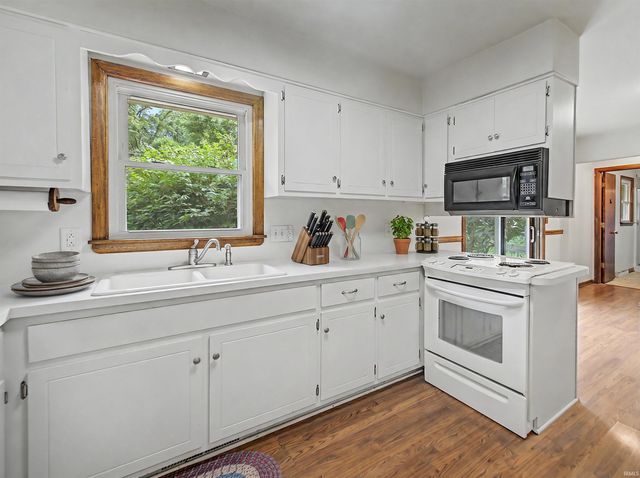 1212 Cardinal Drive, Mount Vernon, IN 47620
