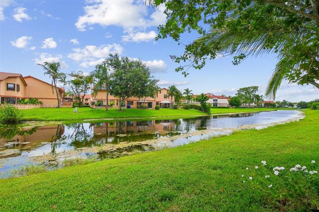 1053 SW 113th Way, Pembroke Pines, FL 33025