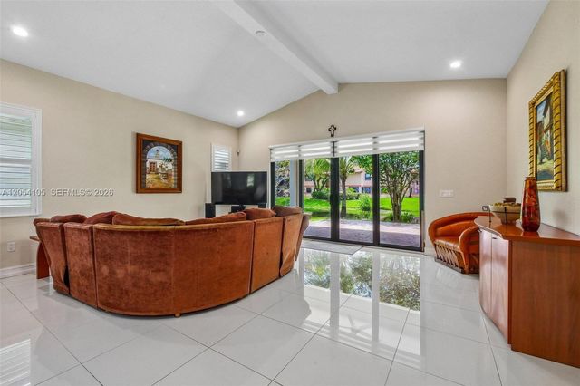 1053 SW 113th Way, Pembroke Pines, FL 33025