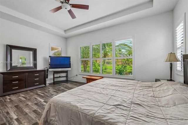 1053 SW 113th Way, Pembroke Pines, FL 33025