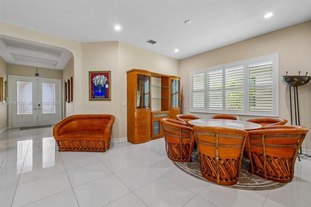 1053 SW 113th Way, Pembroke Pines, FL 33025