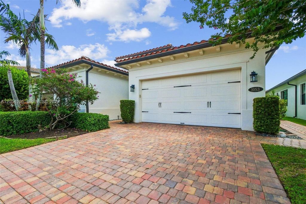 1053 SW 113th Way, Pembroke Pines, FL 33025