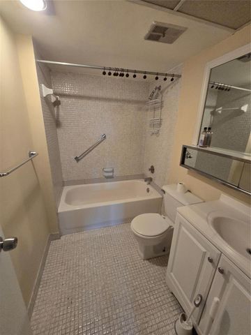 1681 NW 70th Avenue 403, Plantation, FL 33313