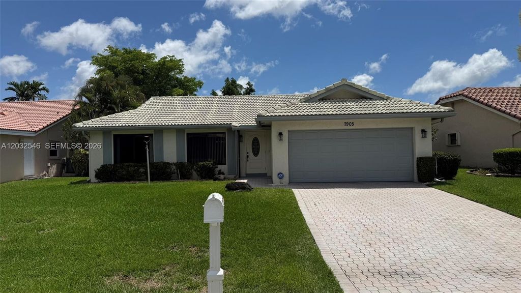 7905 Cloverfield Cir, Boca Raton, FL 33433