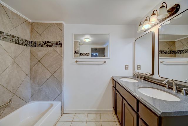 325 Rhode Island Street NE, Albuquerque, NM 87108