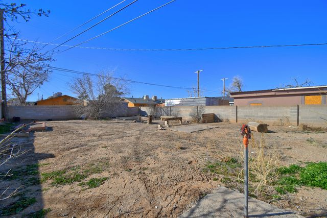 325 Rhode Island Street NE, Albuquerque, NM 87108