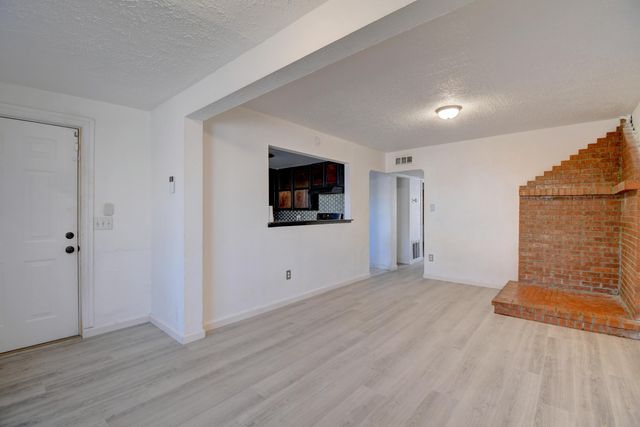 325 Rhode Island Street NE, Albuquerque, NM 87108