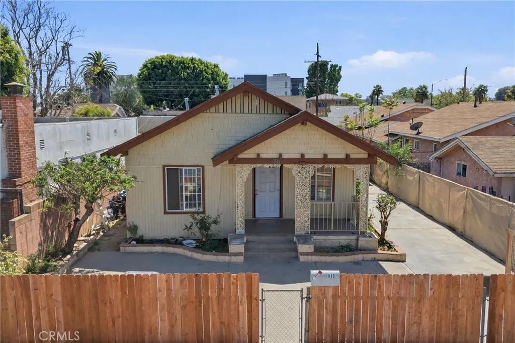 910 E 19th Street, Long Beach, CA 90806