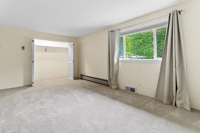 1906 S Ione Street, Kennewick, WA 99337