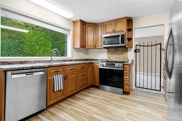 1906 S Ione Street, Kennewick, WA 99337