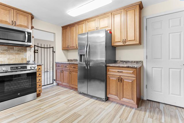 1906 S Ione Street, Kennewick, WA 99337