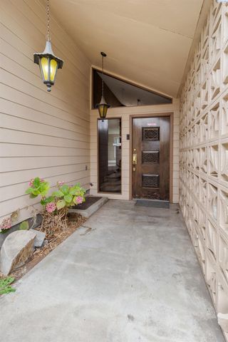 1906 S Ione Street, Kennewick, WA 99337