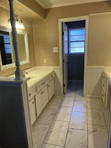 1006 Caspian Lane, Houston, TX 77090