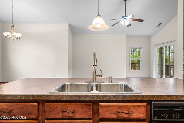 102 Winterlochen Drive, Jacksonville, NC 28540