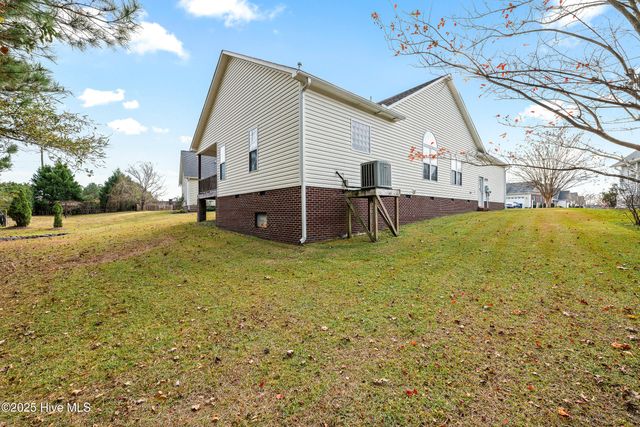 102 Winterlochen Drive, Jacksonville, NC 28540