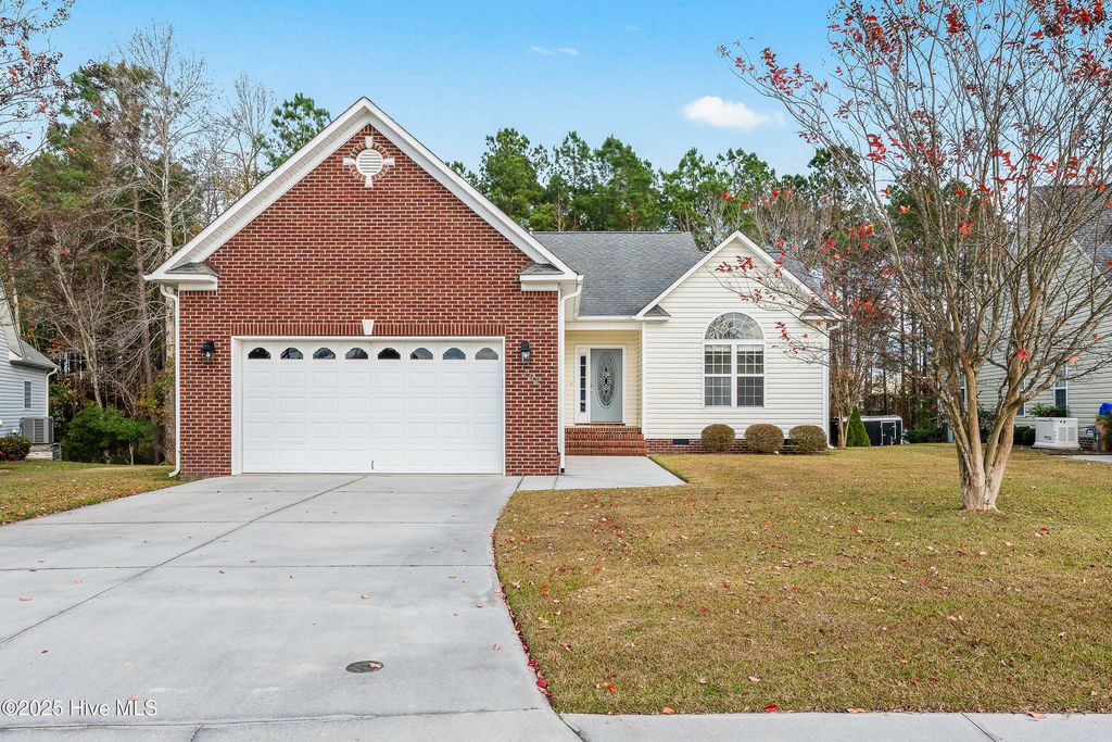 102 Winterlochen Drive, Jacksonville, NC 28540