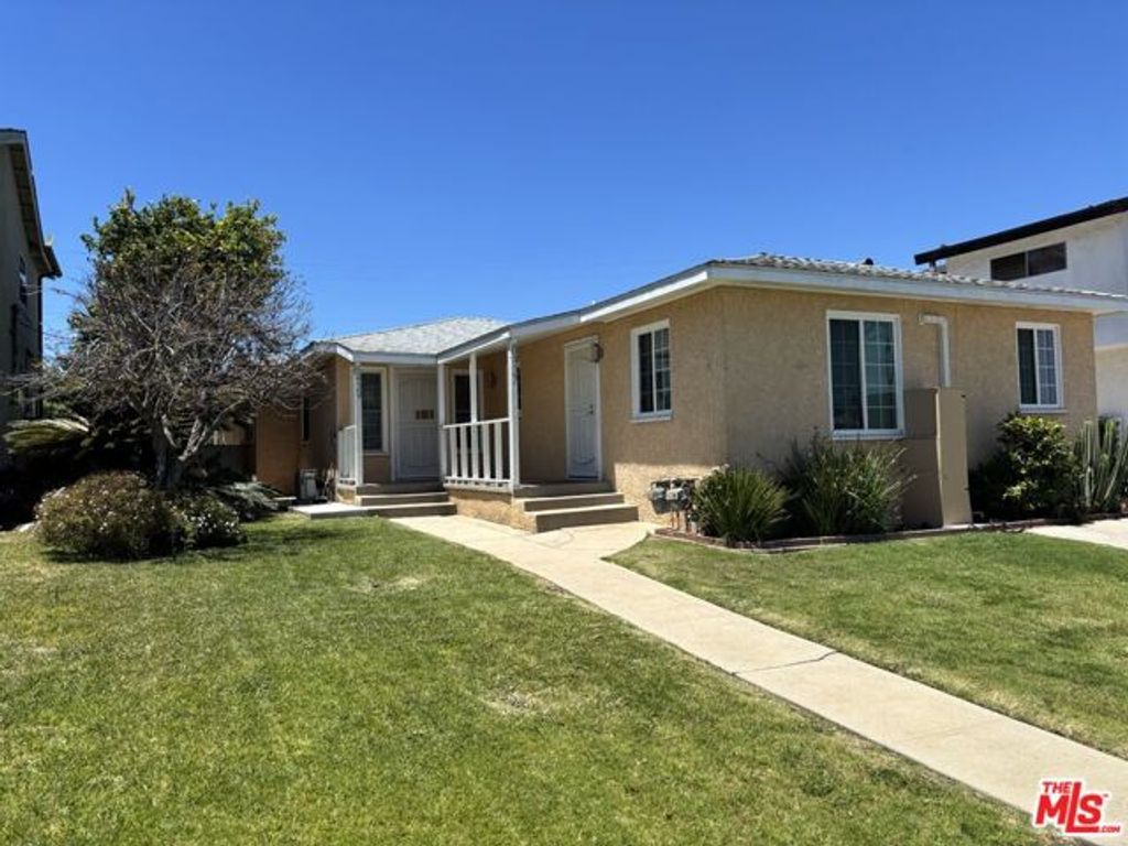 8437 Lilienthal Avenue, Los Angeles, CA 90045