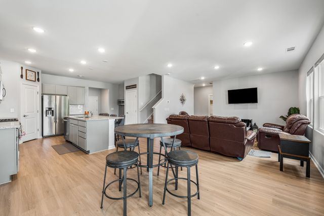 252 Brook Ave, White House, TN 37188