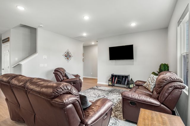 252 Brook Ave, White House, TN 37188