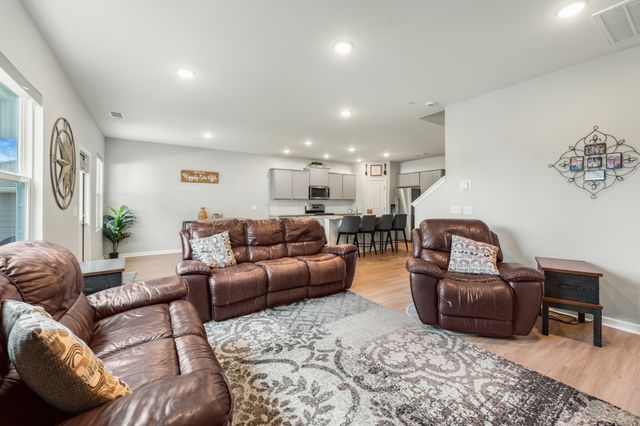 252 Brook Ave, White House, TN 37188