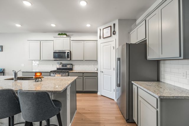 252 Brook Ave, White House, TN 37188