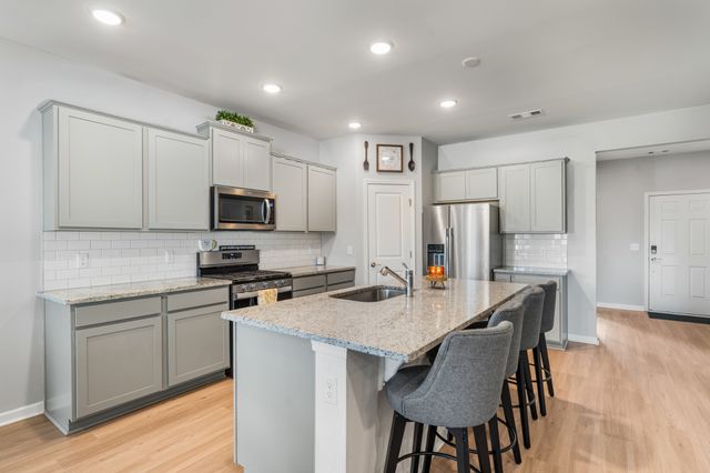 252 Brook Ave, White House, TN 37188