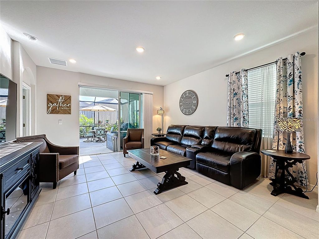 Image 12 of property listing at 621 157TH COURT E, Bradenton, FL 34212